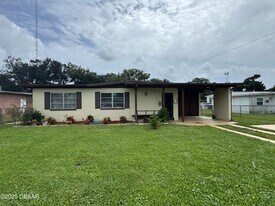 543 Jacobsen Ave in Holly Hill, FL - Building Photo