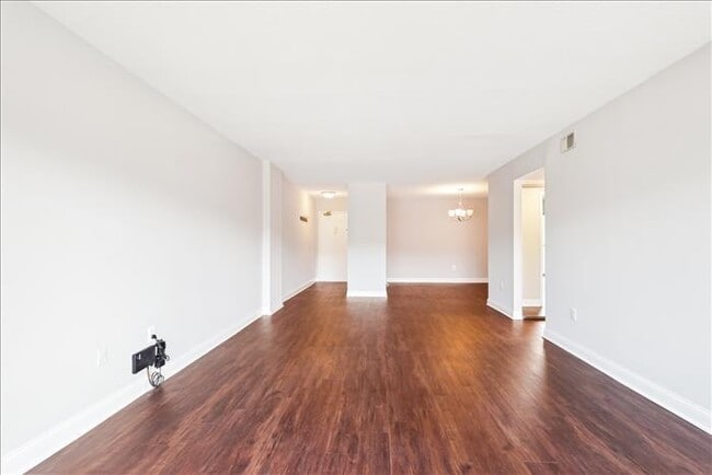 1300 Army Navy Dr, Unit 225 in Arlington, VA - Building Photo - Building Photo