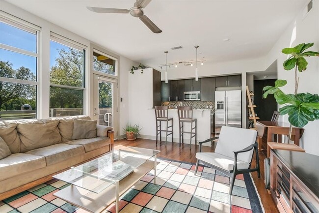 1320 Robert Browning St in Austin, TX - Building Photo - Building Photo