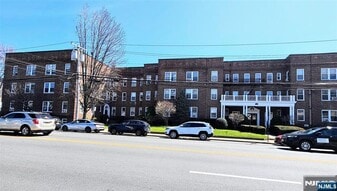 975-995-995 Teaneck Rd in Teaneck, NJ - Building Photo