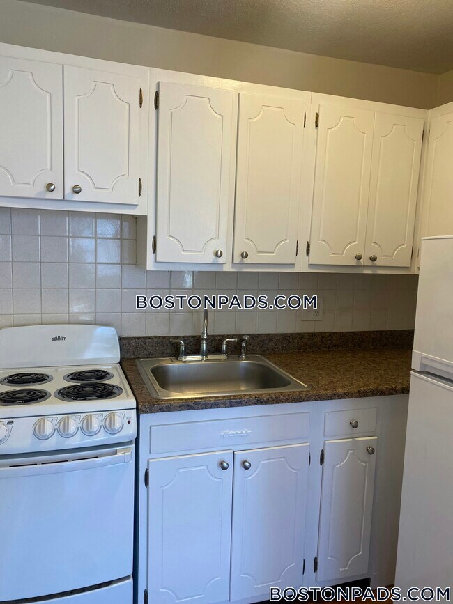 1315 Commonwealth Ave in Boston, MA - Building Photo - Building Photo