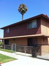 2715 E 57th St in Huntington Park, CA - Building Photo - Building Photo