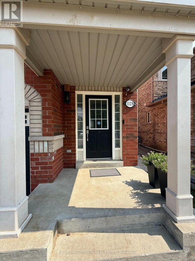 1128 Houston Dr in Milton, ON - Building Photo - Building Photo