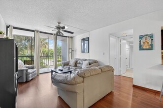 6815 Willow Wood Dr in Boca Raton, FL - Building Photo - Building Photo
