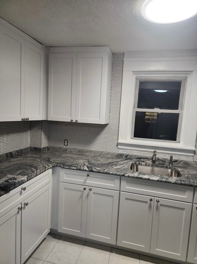 227 Providence St in West Warwick, RI - Foto de edificio - Building Photo