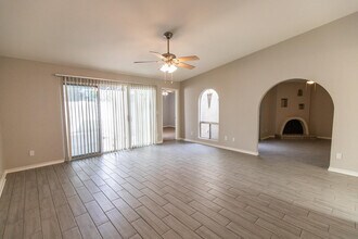 2908 E Avenida Olivos in Phoenix, AZ - Building Photo - Building Photo