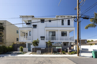 Bungalows 8 in Carlsbad, CA - Building Photo - Building Photo