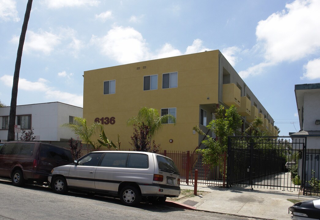 6136 Eleanor Ave in Los Angeles, CA - Building Photo