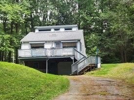 192 Laurel Hill Dr in Woodstock, CT - Building Photo