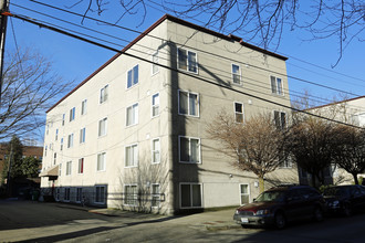 Mercedes Apartments in Seattle, WA - Building Photo - Building Photo