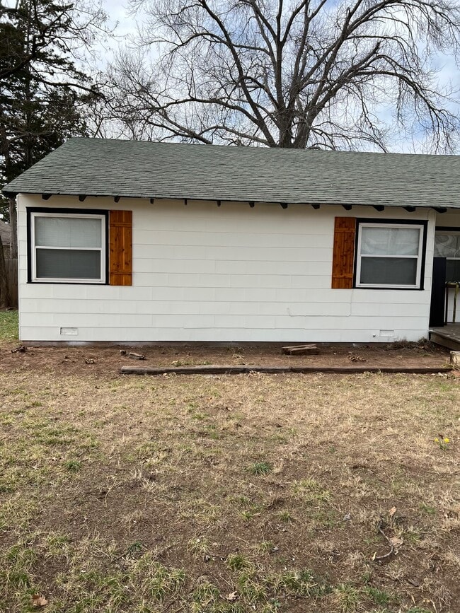704 S McDonald St in Stillwater, OK - Foto de edificio - Building Photo