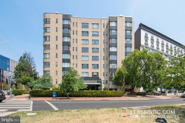 property at 1 Scott Cir NW