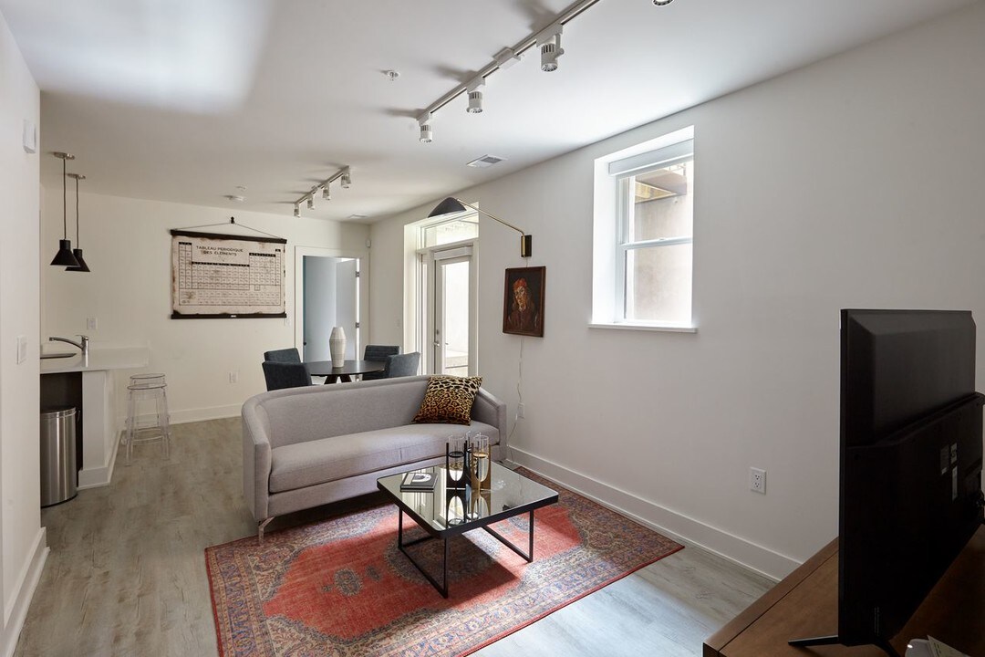 816 Potomac Ave SE-Unit -T03 in Washington, DC - Building Photo