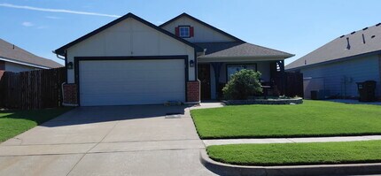 10717 N 154th E Ave in Owasso, OK - Foto de edificio - Building Photo