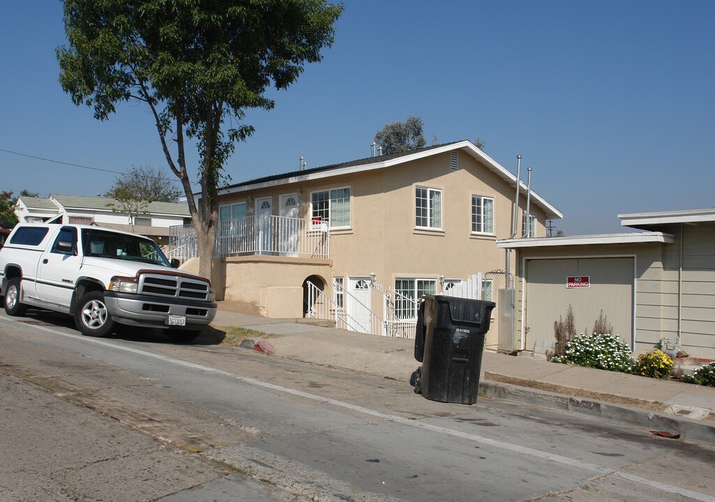 4872 Auburn Dr in San Diego, CA - Building Photo