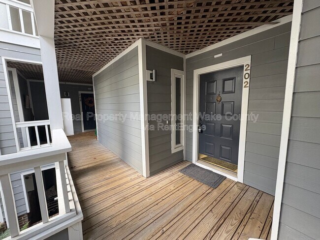 700 Bishops Park Dr in Raleigh, NC - Building Photo - Building Photo