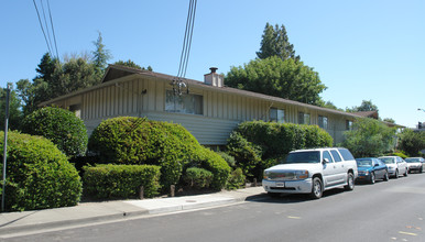 Lafayette Patio Apartments in Lafayette, CA - Building Photo - Building Photo