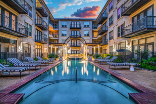 La Maison at River Oaks Apartments