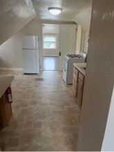 915 Corbet St, Unit Apt C in Tarentum, PA - Building Photo - Building Photo
