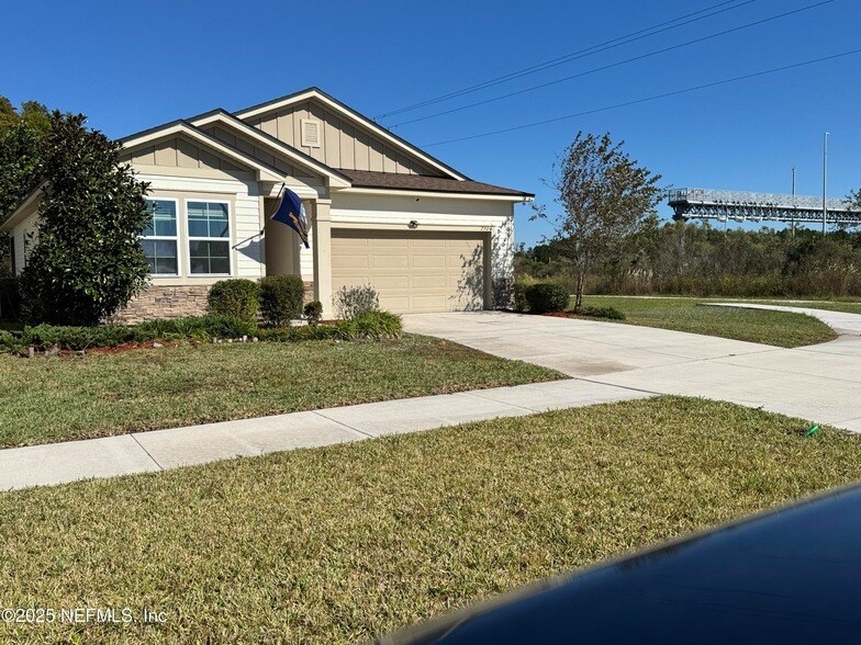 2904 Laurel Springs Dr in Green Cove Springs, FL - Building Photo