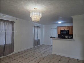 15721 NW 17th Ct in Opa Locka, FL - Foto de edificio - Building Photo