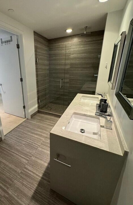 1010 Brickell Ave, Unit 2109 in Miami, FL - Foto de edificio