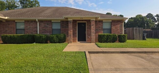 1715 Clearwood Dr in Longview, TX - Building Photo - Building Photo