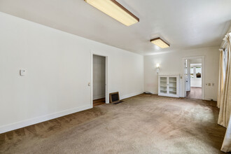 274 N Oak Ave in Pasadena, CA - Building Photo - Interior Photo