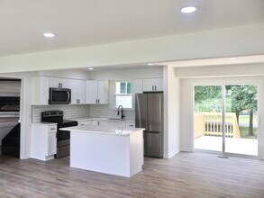 129 Lake Point Dr in Gallatin, TN - Building Photo - Building Photo