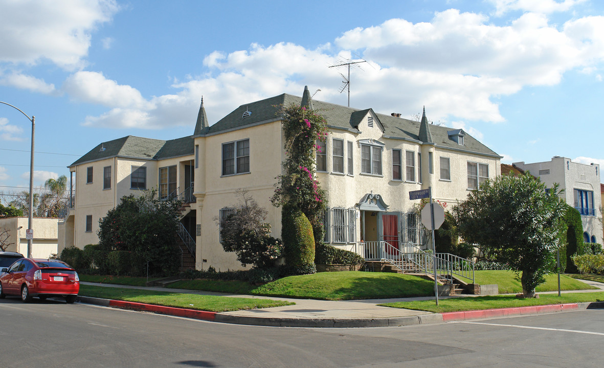 464 N Sierra Bonita Ave in Los Angeles, CA - Foto de edificio