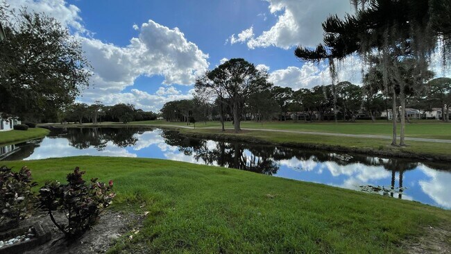 5600 W Long Common Ct in Sarasota, FL - Building Photo - Building Photo