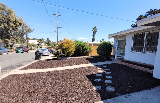 5703 Michael St in San Diego, CA - Foto de edificio - Building Photo