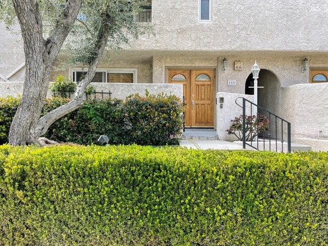5401 Zelzah Ave in Los Angeles, CA - Building Photo - Building Photo
