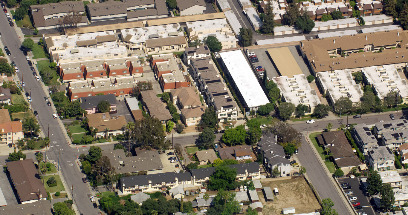 1022 La Cadena Ave in Arcadia, CA - Building Photo