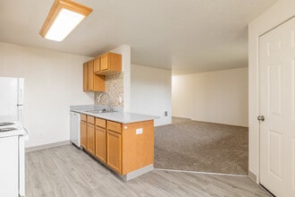 Halsey Heights in Troutdale, OR - Foto de edificio - Interior Photo