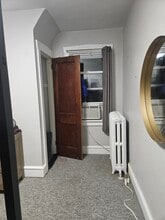 20 E Coulter Ave, Unit Upstairs Bedroom in Collingswood, NJ - Foto de edificio - Building Photo