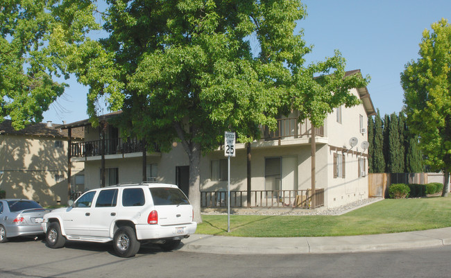 1701 Ross Ctr. in San Jose, CA - Foto de edificio - Building Photo