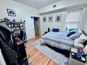 2028 Massachusetts Ave, Unit 1 in Cambridge, MA - Foto de edificio - Building Photo