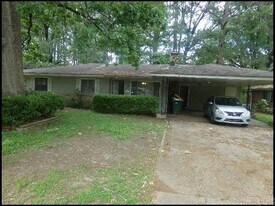 6904 Dahlia Dr in Little Rock, AR - Building Photo