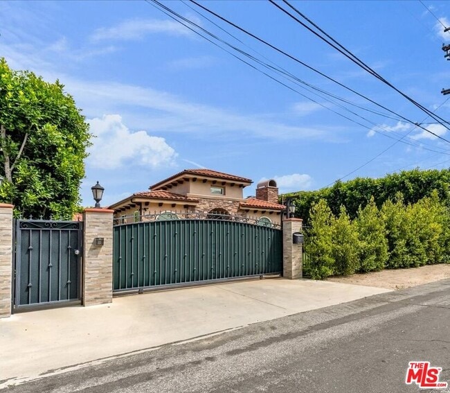 5310 Leghorn Ave in Los Angeles, CA - Building Photo - Building Photo
