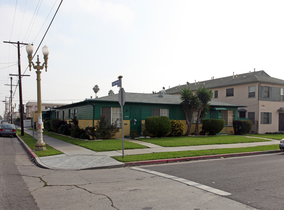 Brynhurst Gardens in Los Angeles, CA - Building Photo