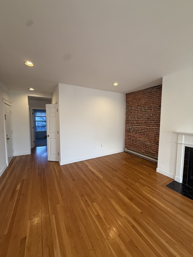 1724 Washington St, Unit 2 in Boston, MA - Foto de edificio - Building Photo