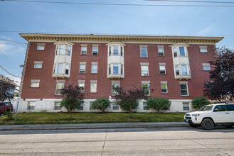 Heritage Manor in Everett, WA - Foto de edificio - Building Photo