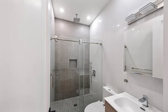 62-15 Catalpa Ave-Unit -1 in Queens, NY - Building Photo - Building Photo