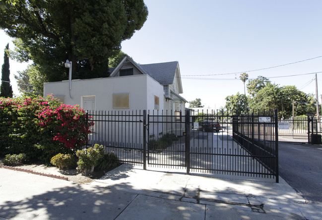 Ricks Trailer Lodge in Pomona, CA - Building Photo - Building Photo