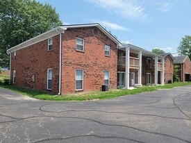 634 Wooddale Terrace in Greenwood, IN - Building Photo