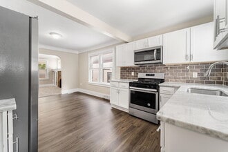 164 W Muir Ave in Hazel Park, MI - Building Photo - Building Photo