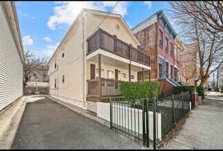 334-336-336 Halladay St in Jersey City, NJ - Building Photo - Building Photo