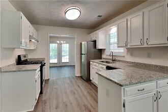 5784 Shoal Creek Dr in Douglasville, GA - Building Photo - Building Photo