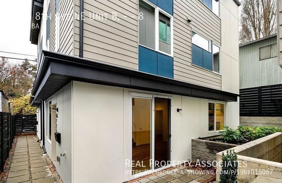 4725 8th Ave NE-Unit -8 in Seattle, WA - Building Photo